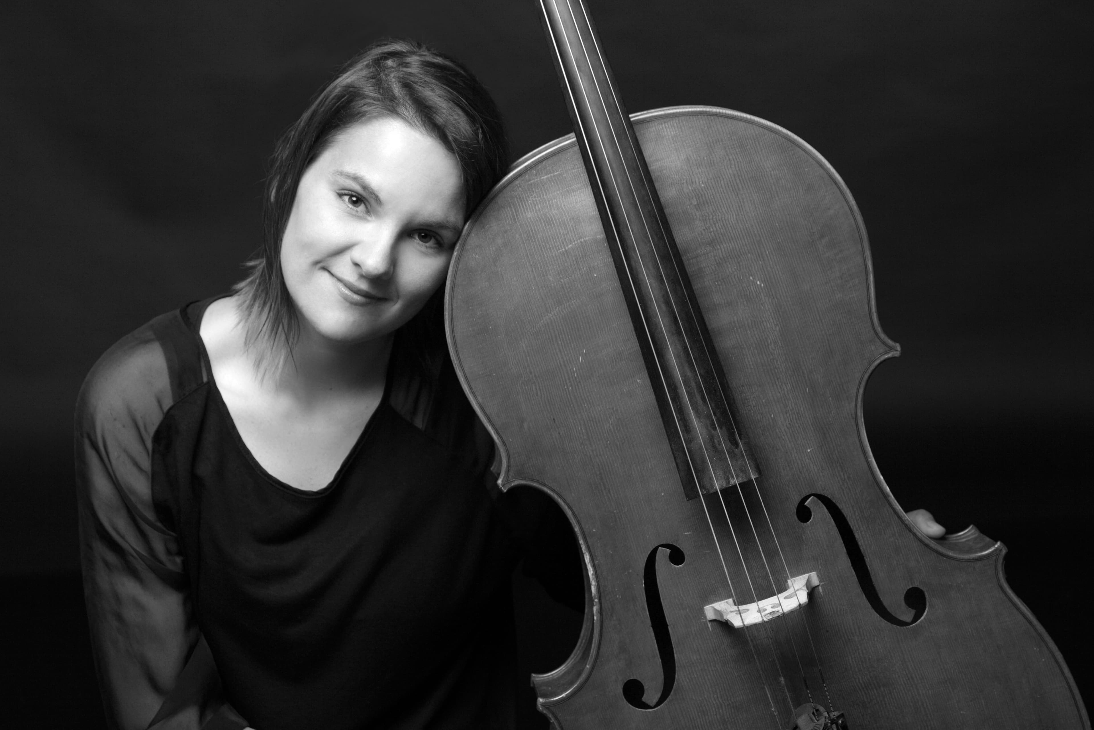 Lynda Cortis am Cello